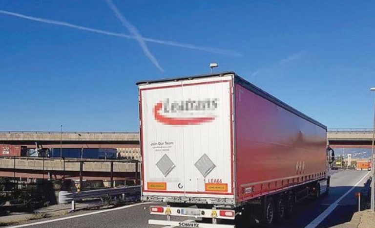 Caposele, scontro tra tir e auto: una donna è grave