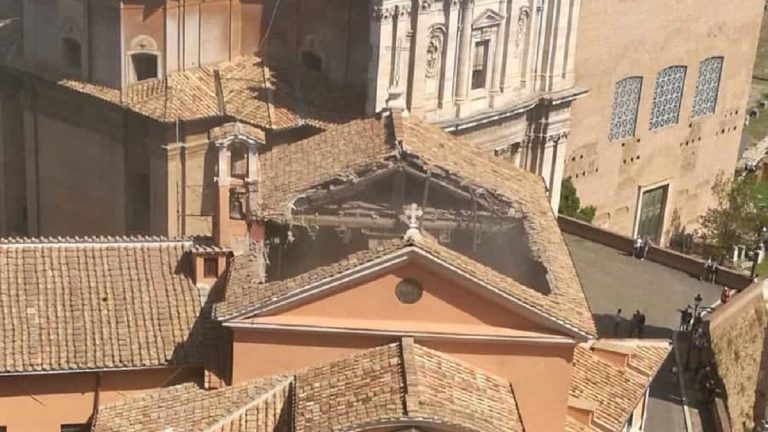 crollo chiesa roma 1