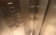 intrappolato ascensore svezia