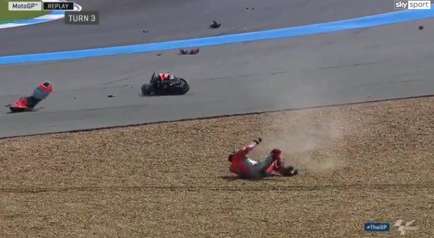 motogp thailandia lorenzo caduta