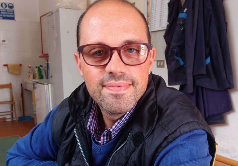 muore travolto frigorifero