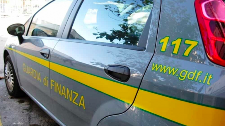 napoli falso cieco scovato guardia finanza