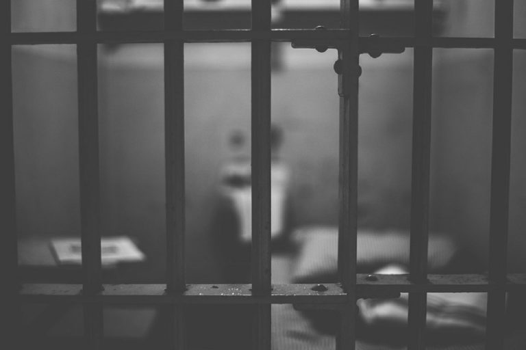 poggioreale suicidio carcere