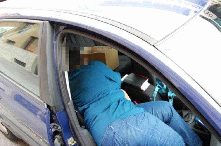 vivono in auto