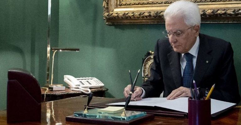 Manovra, Mattarella: "Governo cerchi dialogo aperto con Ue"