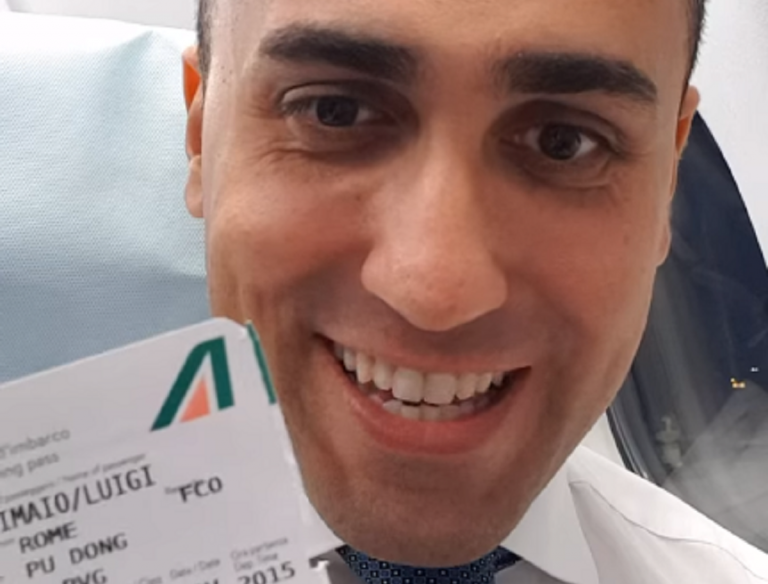 La provocazione di Di Maio "come sempre in seconda classe"