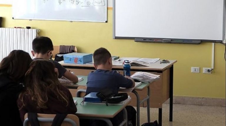 bambino scuola