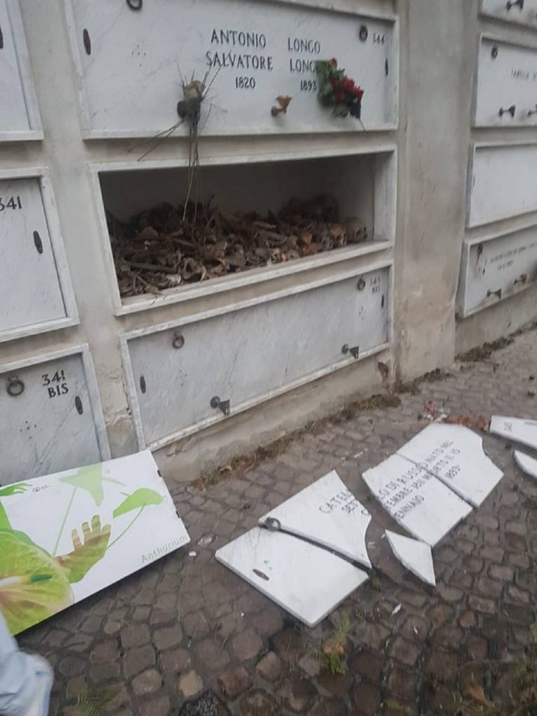 cimitero di poggioreale degrado