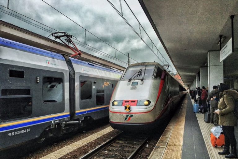 dimenticano figlio treno