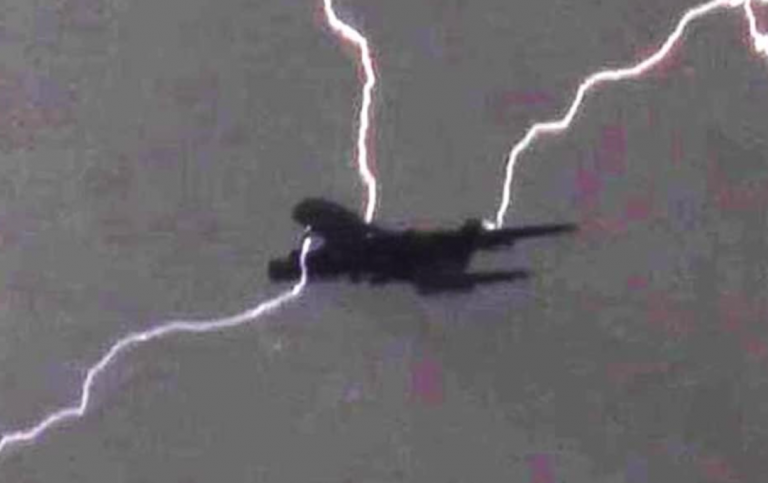 Fulmine aereo Cagliari Roma