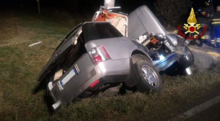 incidente suv posto di blocco