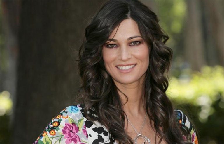 Vieni da Me, Manuela Arcuri in imbarazzo: Vieni da Me, Manuela Arcuri in imbarazzo: