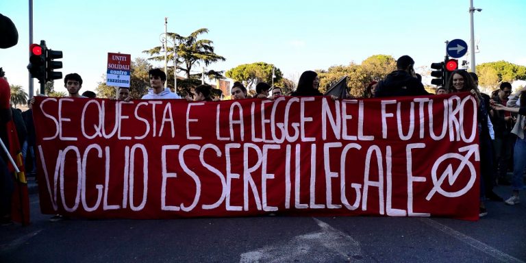 Studenti protestano contro i tagli all'istruzione