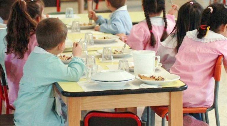 Il menu della mensa non piace ai bambini, la protesta dei genitori