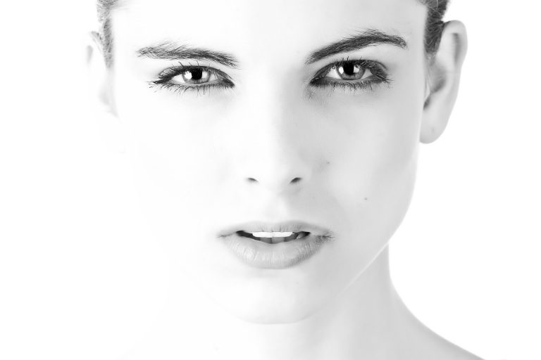 Viso invecchiato: come rimediare naturalmente