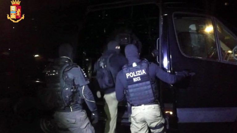 Polizia sventa attentato a Nuoro, Sardegna
