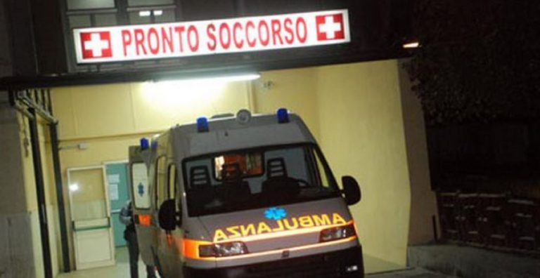 Si rovescia addosso olio bollente, bimba ricoverata