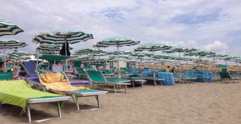 Tassa ombrelloni a Rimini, conteggiata anche l'ombra