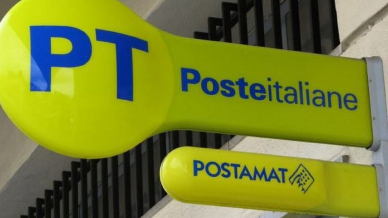 Fuori dalle poste perché nera, ma è cittadina italiana