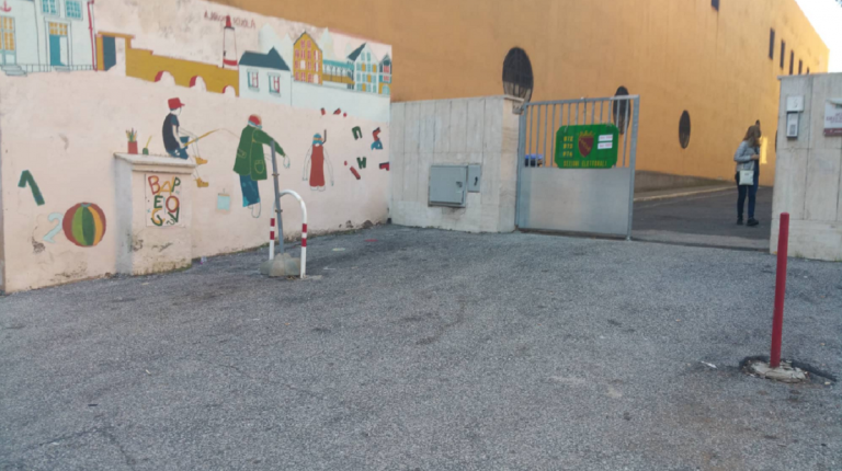 maestra sventa un rapimento davanti a scuola