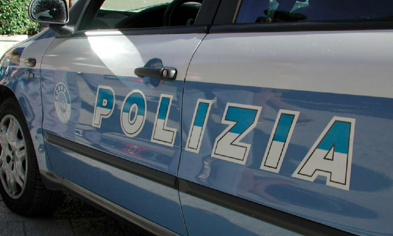 Sgombero ville abusive a Napoli, scontro con polizia