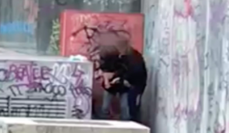 s'iniettano eroina per strada video