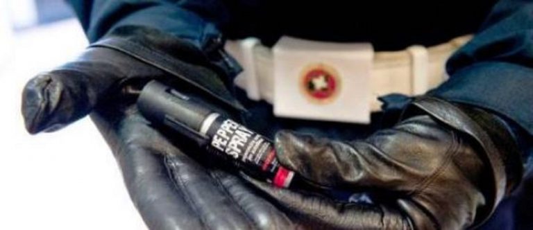 Studente usa spray al peperoncino a scuola: "Uno scherzo"