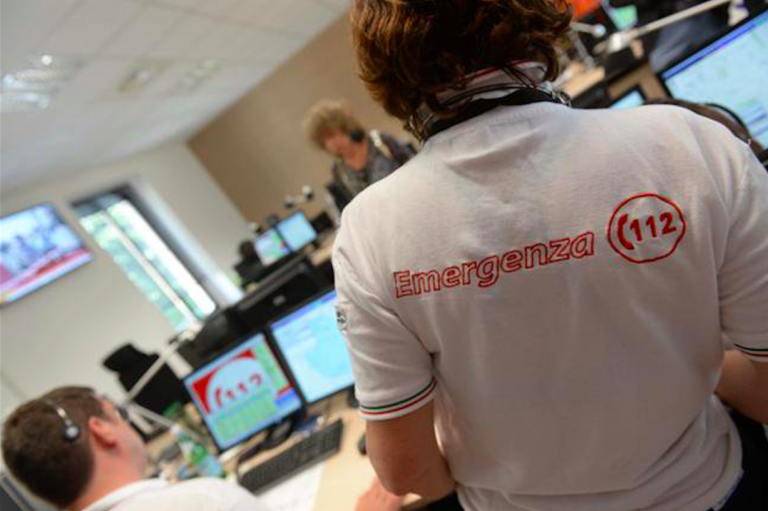 torino cane salva donna suicidio