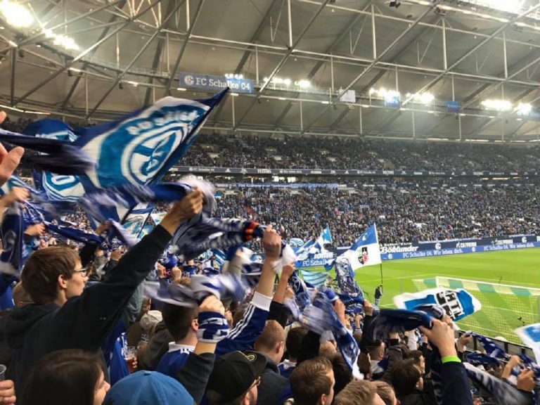 Donna molestata sessualmente allo stadio
