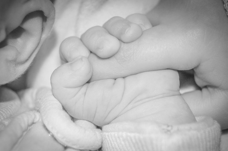 Dieta vegana alla figlia, la bambina diventa rachitica