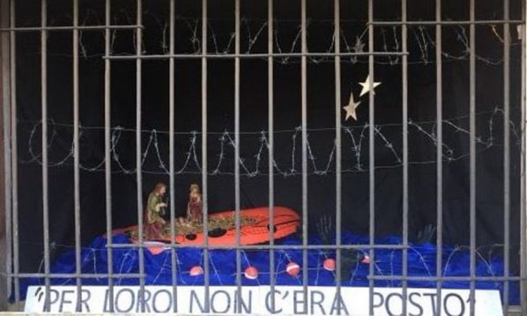 Milano, il presepe dei profughi fa scalpore