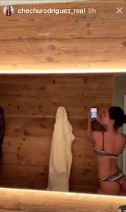 Il selfie di Cecilia Rodriguez allo specchio