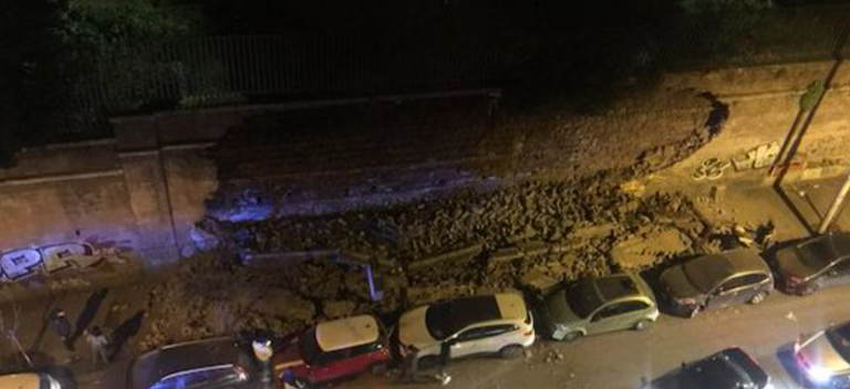 crollo muro roma