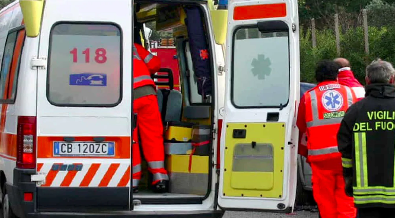 Dodicenne cade dal balcone e muore a Voghera