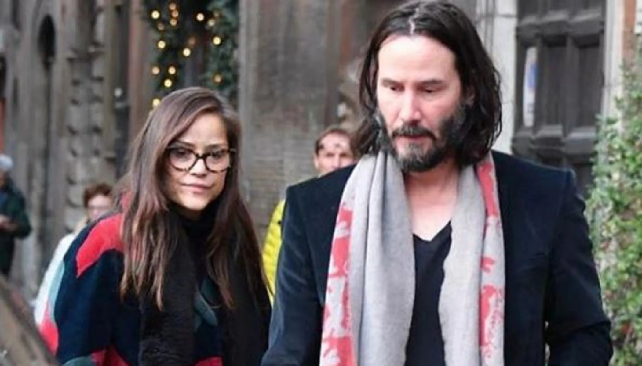 Roma, Keanu Reeves piange mentre passeggia con la sorella