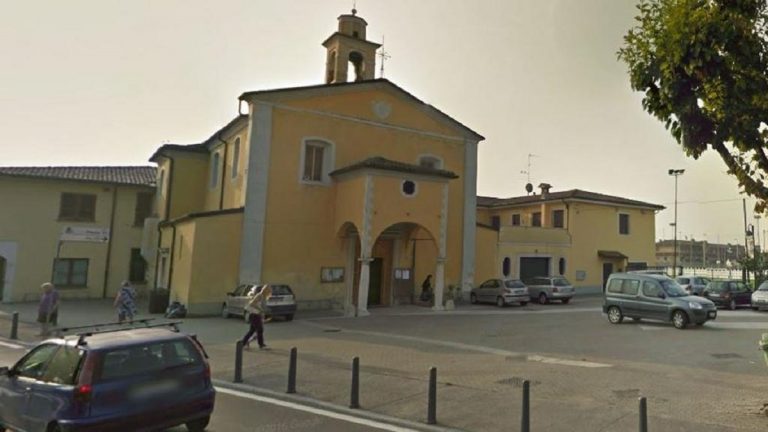 Brescia, paura durante la messa di Natale: entra in Chiesa e urla "Allah"