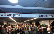 Metro di Roma bloccata per zaino abbandonato