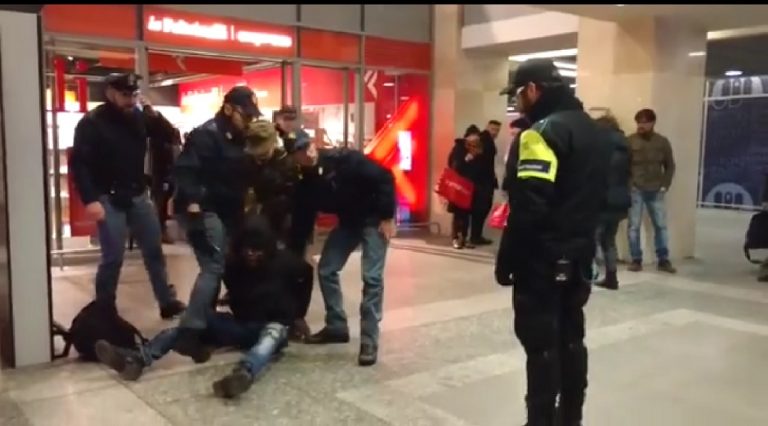 nigeriano aggredisce poliziotti 768x426