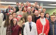 Salvini come Babbo Natale in visita ai bambini dell'ospedale