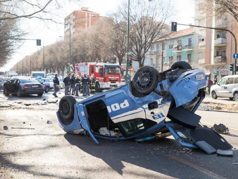 Incididente a Torino: auto della Polizia si scontra con quella di tre giocatori della primavera Juve