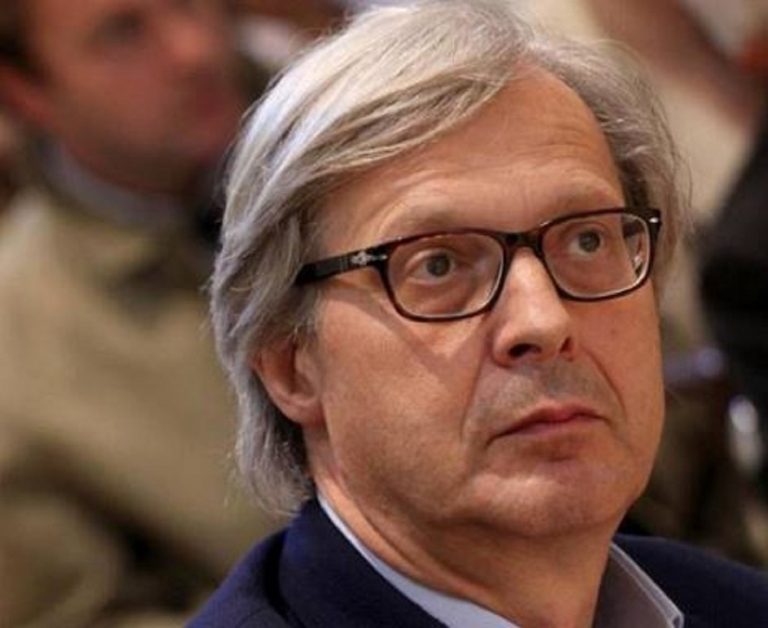 Sgarbi: "Non festeggio Natale, sono nato a Maggio"