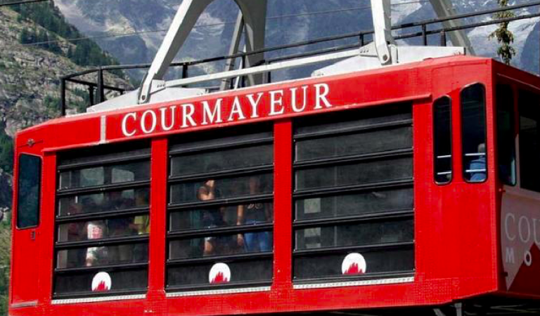 Telecabina bloccata a Courmayeur