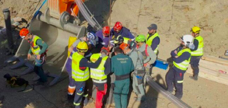 Bimbo nel pozzo, tunnel orizzontale per salvarlo