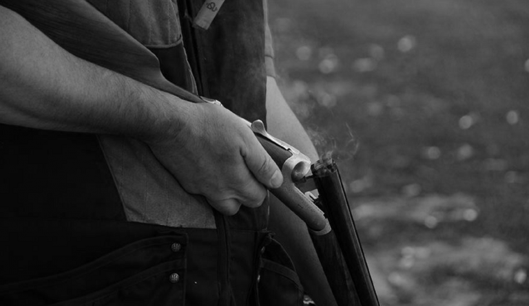 Russia, cacciatore uccide figlio, scambiandolo per un cervo