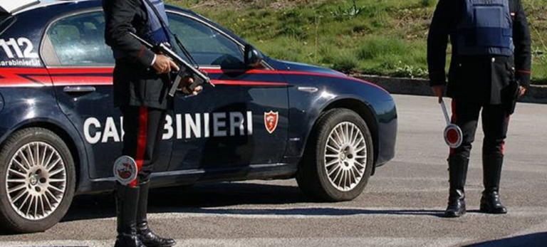 Ignora l'alt dei carabinieri e si schianta: morto 40enne
