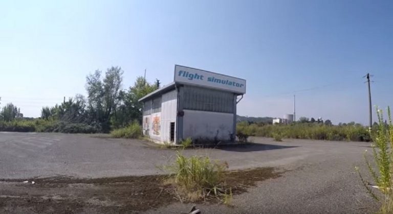 fabbrica abbandonata simulatore volo