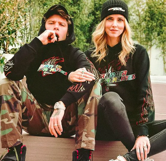 Fedez e Chiara Ferragni con la felpa