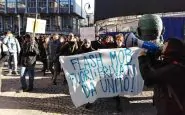 Flash mob all'università di Torino, scontri tra studenti e polizia
