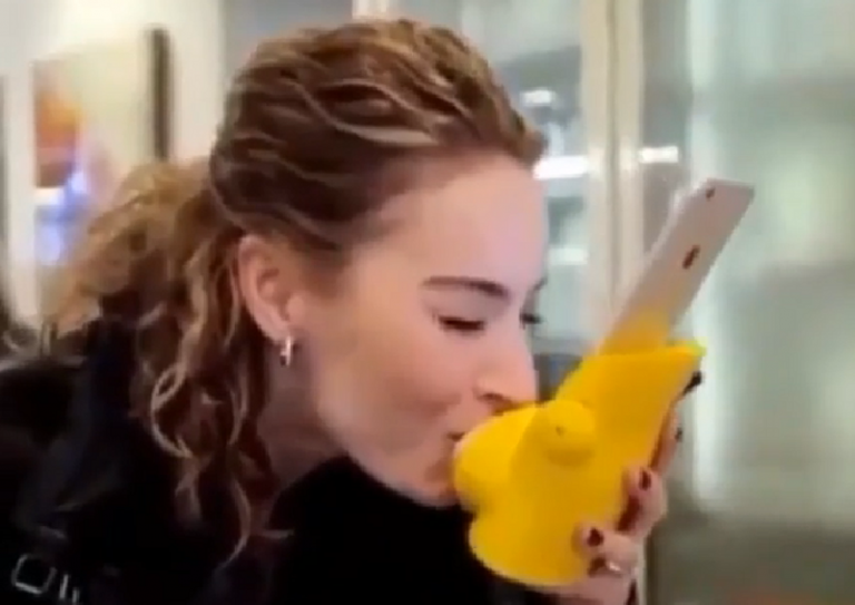 Kissenger, la app che permette di limonare a distanza