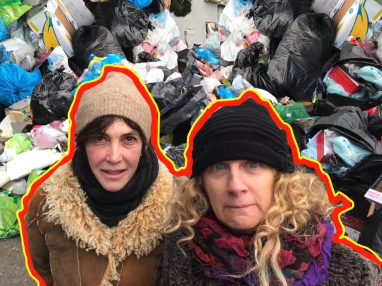 Roma, Angela Finocchiaro e Maria Amelia Monti ne "La grande monnezza"